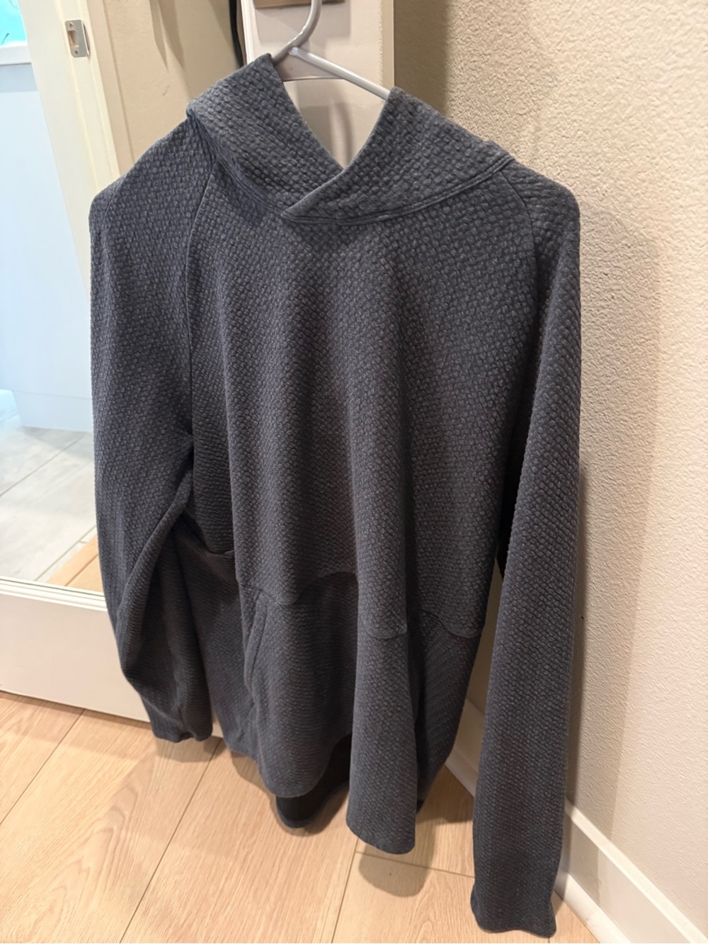 Bundle of 3 lululemon men’s large sweatshirt hoodies
